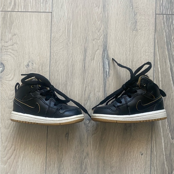 Nike Jordan - Size 4C - Picture 7 of 11